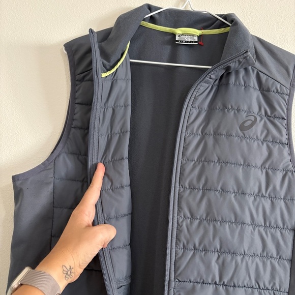 Asics Men's Performance INSULATED VEST Silver/Gray Size Small - Down / Fleece - Picture 5 of 9